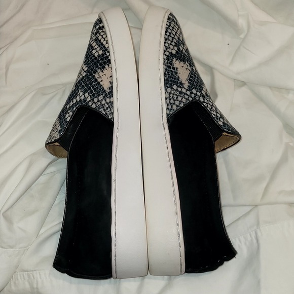 Vionic Sneaker Shoe Sz 7B Gray/Black Snake & Demetra Suede Slip On Casual - Picture 6 of 14
